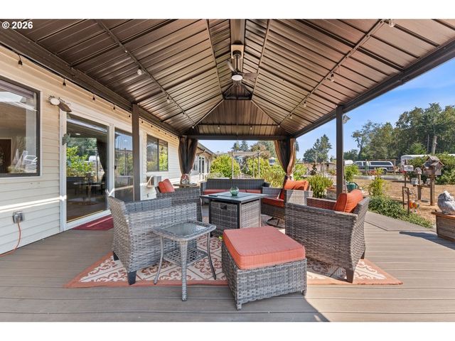38100 Se COUPLAND Rd, Estacada, OR 97023