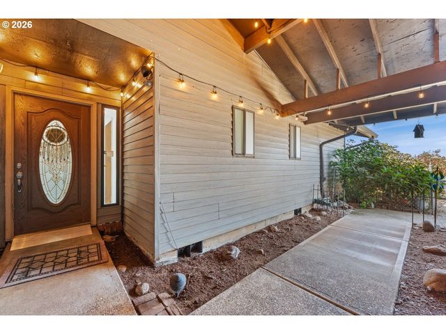 38100 Se COUPLAND Rd, Estacada, OR 97023