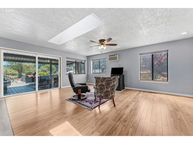 38100 Se COUPLAND Rd, Estacada, OR 97023