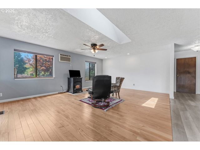 38100 Se COUPLAND Rd, Estacada, OR 97023