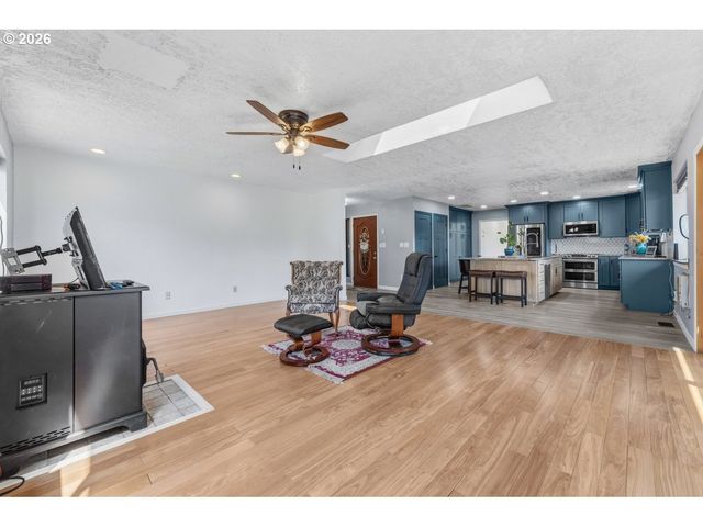 38100 Se COUPLAND Rd, Estacada, OR 97023