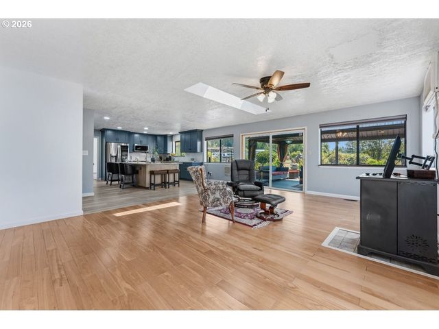 38100 Se COUPLAND Rd, Estacada, OR 97023