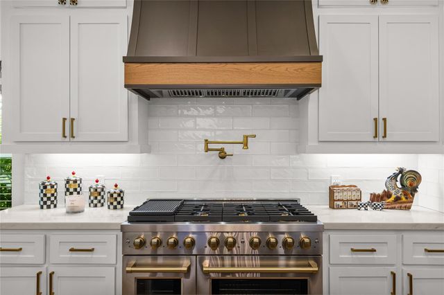 211 Buffalo Creek Court, Bellville, TX 77418