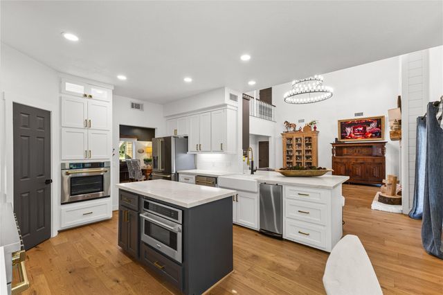 211 Buffalo Creek Court, Bellville, TX 77418