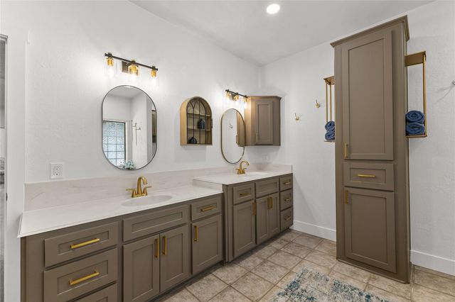 211 Buffalo Creek Court, Bellville, TX 77418