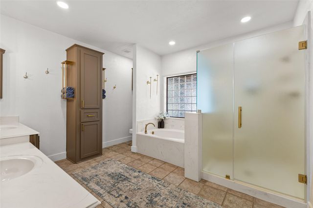 211 Buffalo Creek Court, Bellville, TX 77418