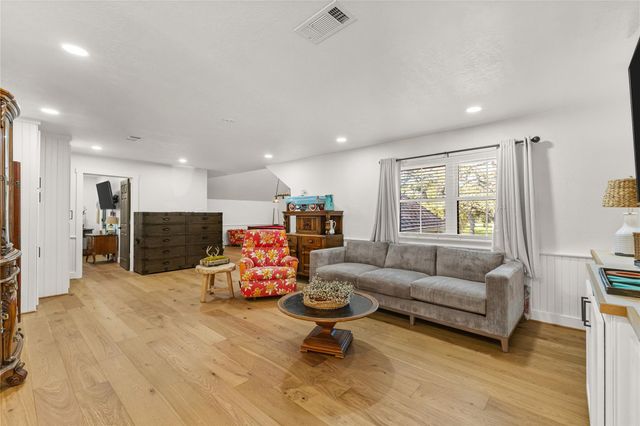 211 Buffalo Creek Court, Bellville, TX 77418