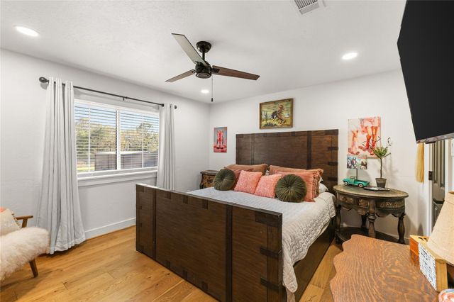 211 Buffalo Creek Court, Bellville, TX 77418