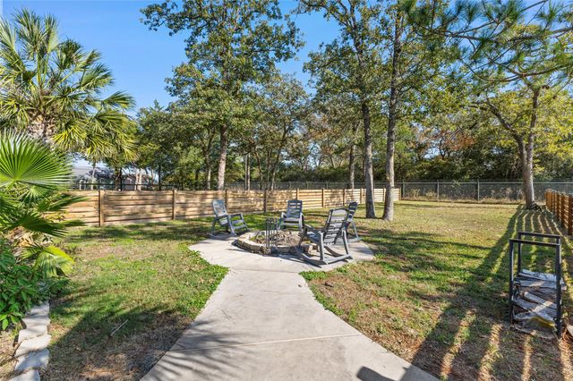 211 Buffalo Creek Court, Bellville, TX 77418