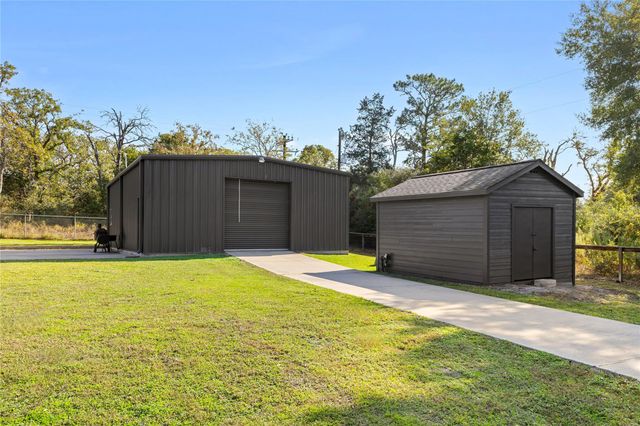 211 Buffalo Creek Court, Bellville, TX 77418