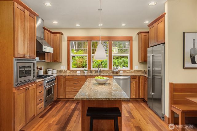 9705 NE Beach Crest Drive, Bainbridge Island, WA 98110