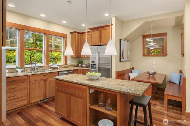 9705 NE Beach Crest Drive, Bainbridge Island, WA 98110