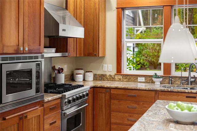 9705 NE Beach Crest Drive, Bainbridge Island, WA 98110