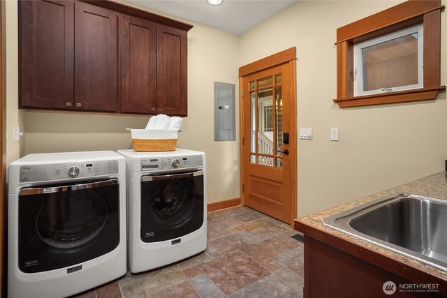 9705 NE Beach Crest Drive, Bainbridge Island, WA 98110