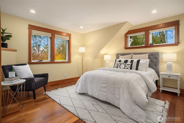 9705 NE Beach Crest Drive, Bainbridge Island, WA 98110