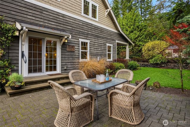 9705 NE Beach Crest Drive, Bainbridge Island, WA 98110