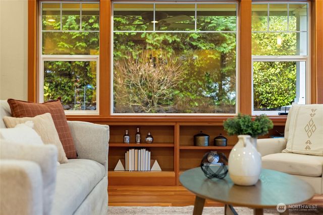 9705 NE Beach Crest Drive, Bainbridge Island, WA 98110