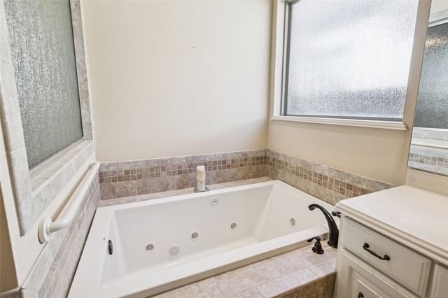 5809 Dry Creek Lane, Arlington, TX 76017