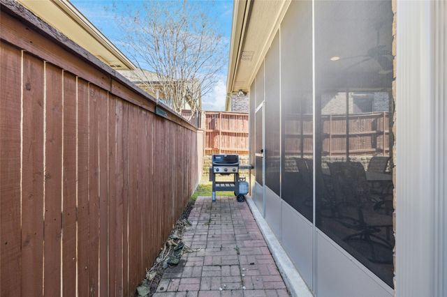 5809 Dry Creek Lane, Arlington, TX 76017