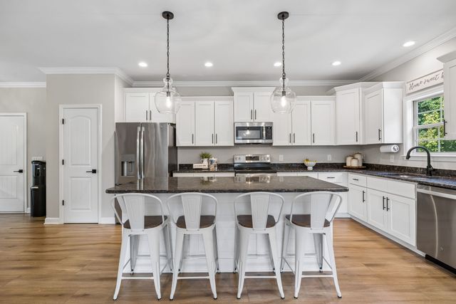 1394 Theta Pike, Columbia, TN 38401