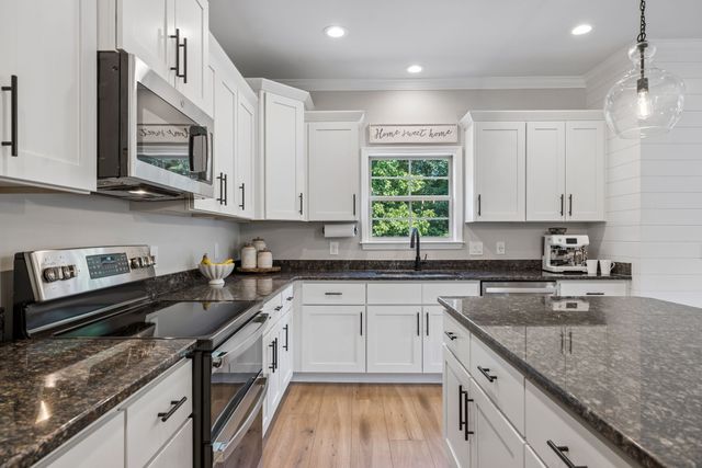 1394 Theta Pike, Columbia, TN 38401