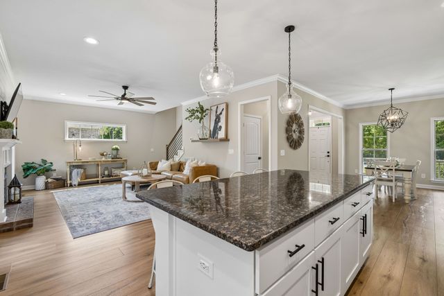 1394 Theta Pike, Columbia, TN 38401