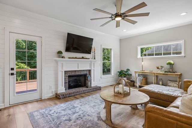1394 Theta Pike, Columbia, TN 38401