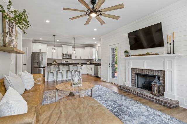 1394 Theta Pike, Columbia, TN 38401