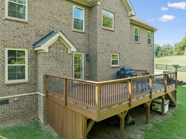1394 Theta Pike, Columbia, TN 38401