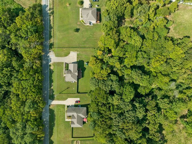 1394 Theta Pike, Columbia, TN 38401