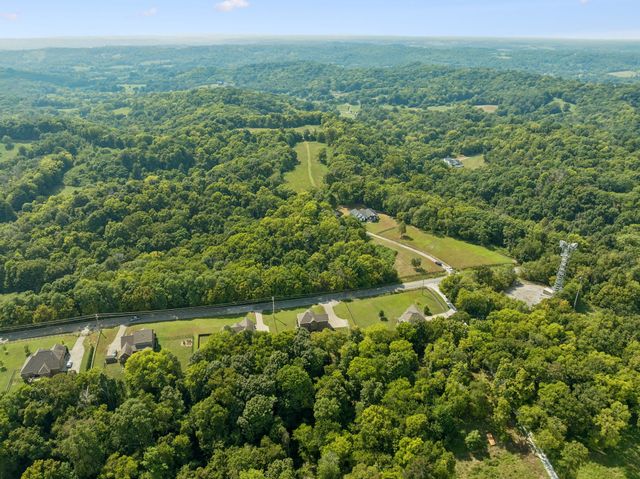 1394 Theta Pike, Columbia, TN 38401