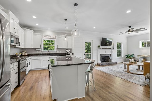 1394 Theta Pike, Columbia, TN 38401