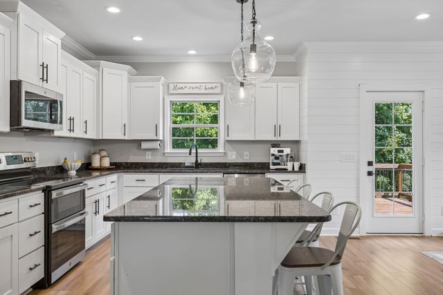 1394 Theta Pike, Columbia, TN 38401