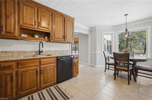 15 Windy Point DR, Poquoson, VA 23662