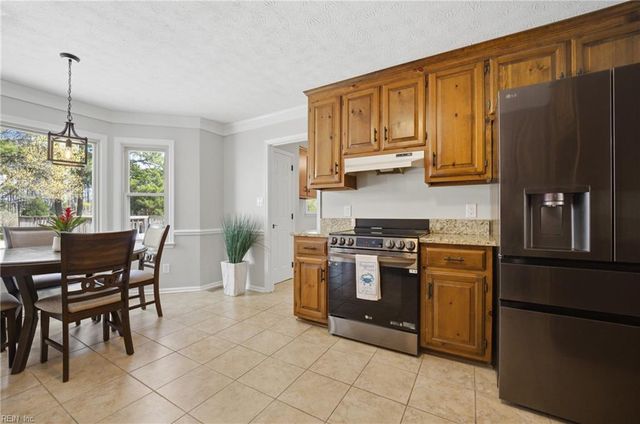 15 Windy Point DR, Poquoson, VA 23662