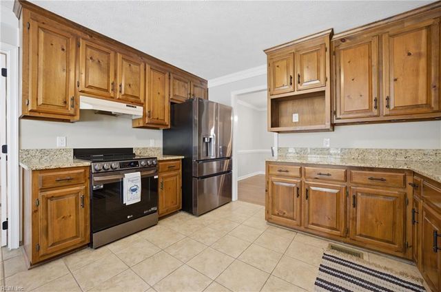 15 Windy Point DR, Poquoson, VA 23662