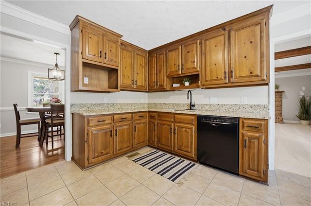 15 Windy Point DR, Poquoson, VA 23662