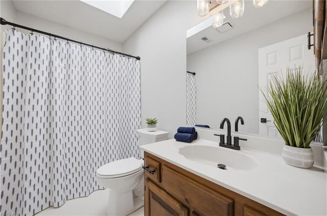 15 Windy Point DR, Poquoson, VA 23662