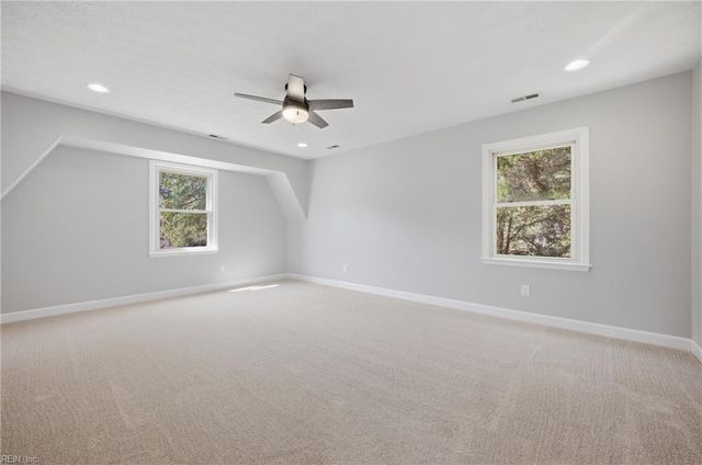 15 Windy Point DR, Poquoson, VA 23662