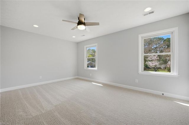 15 Windy Point DR, Poquoson, VA 23662