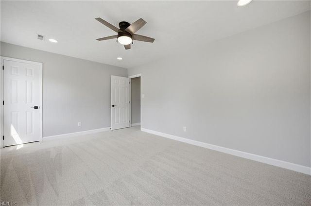 15 Windy Point DR, Poquoson, VA 23662