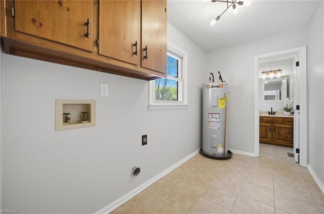 15 Windy Point DR, Poquoson, VA 23662