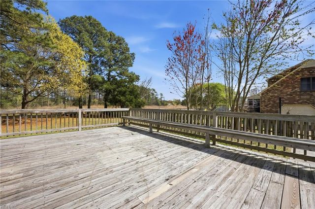 15 Windy Point DR, Poquoson, VA 23662