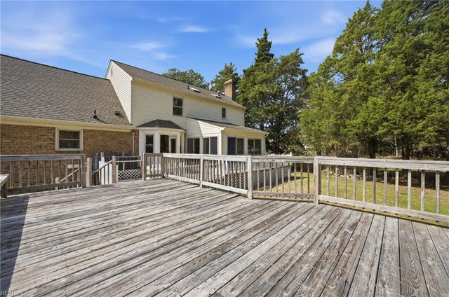 15 Windy Point DR, Poquoson, VA 23662