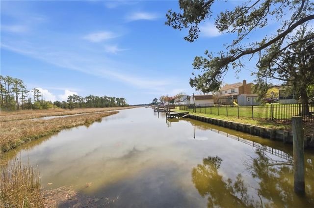 15 Windy Point DR, Poquoson, VA 23662