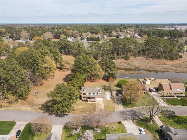 15 Windy Point DR, Poquoson, VA 23662