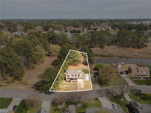 15 Windy Point DR, Poquoson, VA 23662