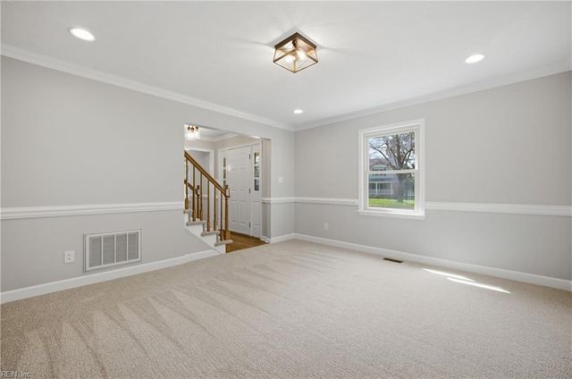 15 Windy Point DR, Poquoson, VA 23662