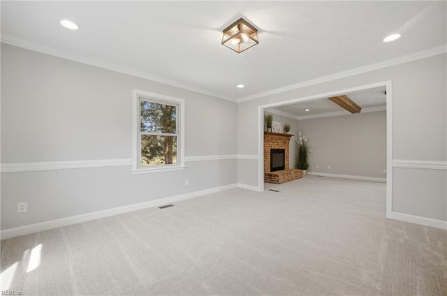 15 Windy Point DR, Poquoson, VA 23662