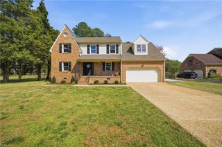 15 Windy Point DR, Poquoson, VA 23662